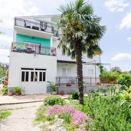 Apartament Sutvid *